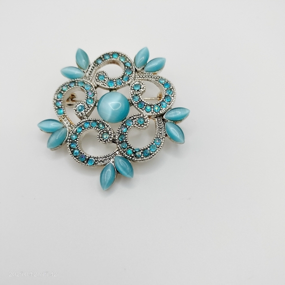 Women's Silver Tone Light Blue Gemstone Brooch Feminine Formal - Picture 2 of 7